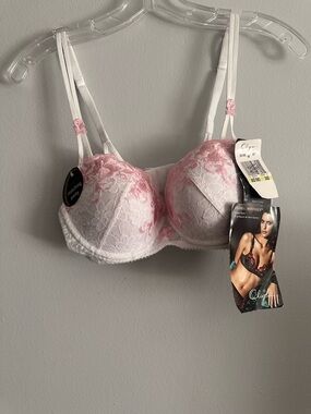 NWT Vintage Olga Floral Mystique Bra
36B White Pink Lace Coquette Balletcore